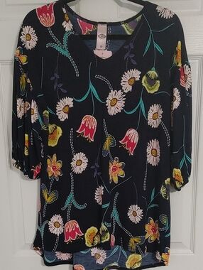 Short Sleeve Blouse Navy V-Neck with Textured Flowers Online Boutique Oversized
